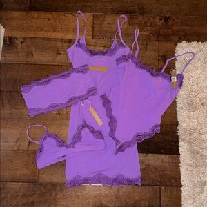 SKIMS FITS EVERYBODY LACE BANDEAU BRALETTE DRESS BODYSUIT ULTRA VIOLET XS/SMALL